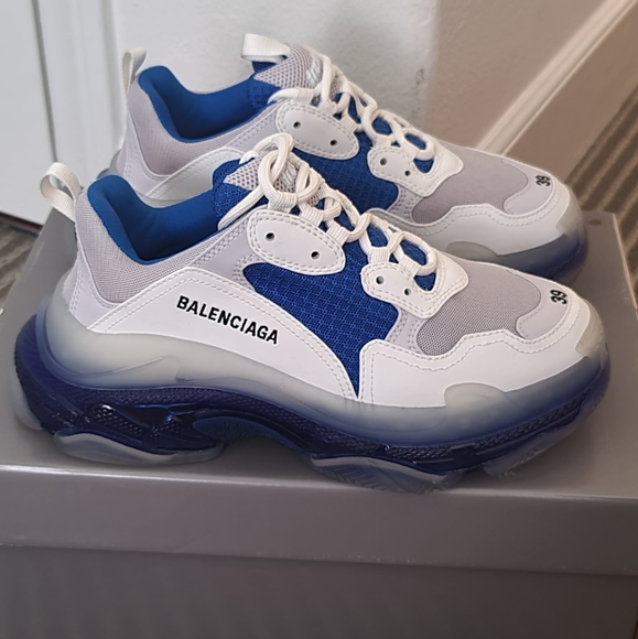 🦋🎉 HP 🎉🦋 NWT Balenciaga Triple S Sneakers - Picture 2 of 10
